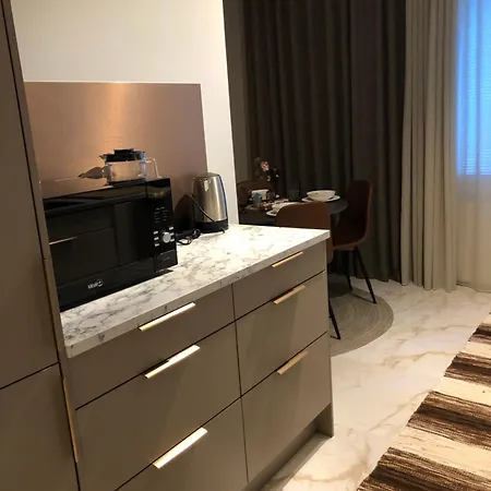 Premium Center 2 Glassed Balcony Free Private Parking Apartment *