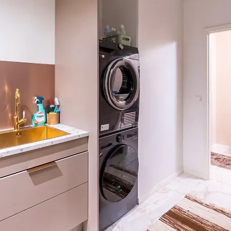 Premium Center 2 Glassed Balcony Free Private Parking * Kemi